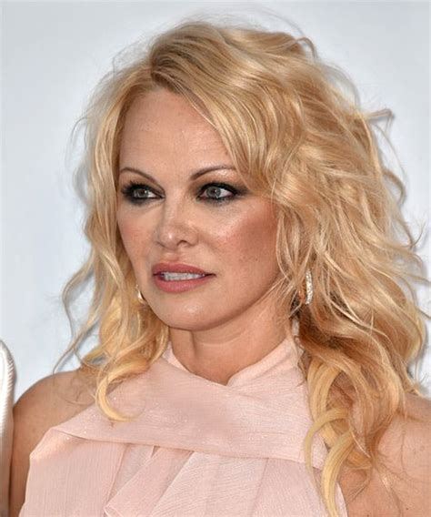 Pamela Anderson Long Wavy Blonde Hairstyle