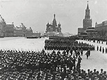 Warum feierte die Sowjetunion die Oktoberrevolution, obwohl die Nazis ...