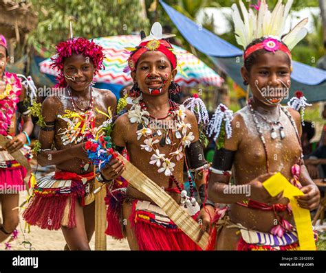 Danza Milamala Tradicional De Las Islas Trobriand Durante El Festival