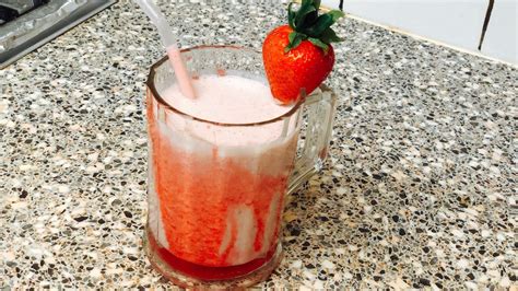 Easy Strawberry Milkshake Strawberry Hack 🍓 Youtube