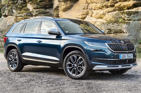 The škoda kodiaq is characterised by its perfect interplay of graceful lines, dynamic curves and robust appearance, making it instantly recognisable. Skoda Kodiaq Scout et Sportline : deux nouvelles versions ...