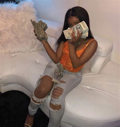 𝔏𝔞𝔱𝔬𝔫𝔶𝔞 𝔅𝔞𝔟𝔶💋 Thug Life Girl Women Money Black Girl Holding Money