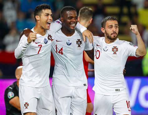 Có thời điểm, tỷ lệ kiểm soát bóng của đội chủ nhà uae lên đến 75%. Kết quả Serbia 2-4 Bồ Đào Nha, Kết quả bóng đá Euro 2020 ...