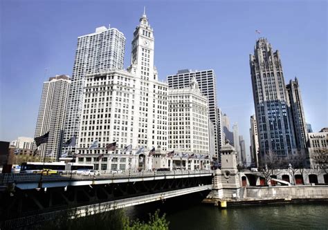 Touring The Architectural Giants Of Downtown Chicago Here And Now