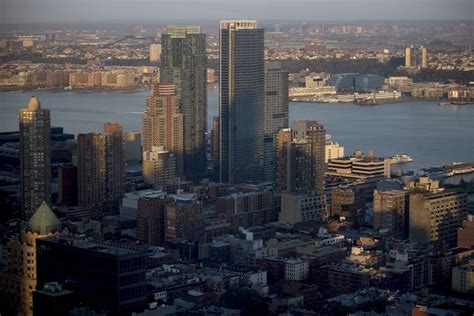 Manhattan Office Market Softens Though Prices Hold Up Report