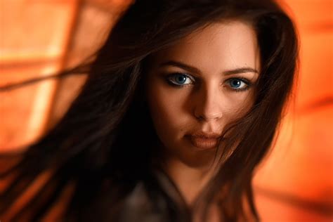 Masaüstü Yüz Kadınlar Model Portre Uzun Saç Mavi Gözlü Esmer