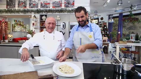 El cocinero david de jorge nos enseña a preparar la receta de los típicos canapés en forma de pastel. Carles Graig viene a 'Robin Food' como senador de la ...