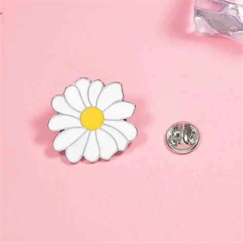 Flower Brooches Small Daisy Enamel Pin For Girls Lapel Pin Hatbag Pins