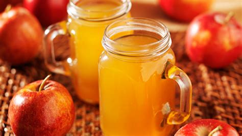 A delicious and easy recipe to make peach pie moonshine. This Rum Moonshine Recipe Tastes Like Apple Pie