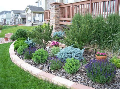 Explore ideas for small front yard landscape design, including plans and pictures. Pin on Garden