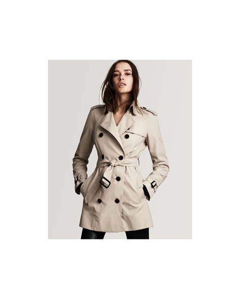 Burberry London Double Breasted Short Trench Coat In Natural Lyst
