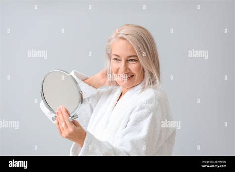 Mature Woman Shower Happy Hi Res Stock Photography And Images Alamy