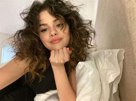 Celebrities In Bed See How The Stars Like To Snuggle Up