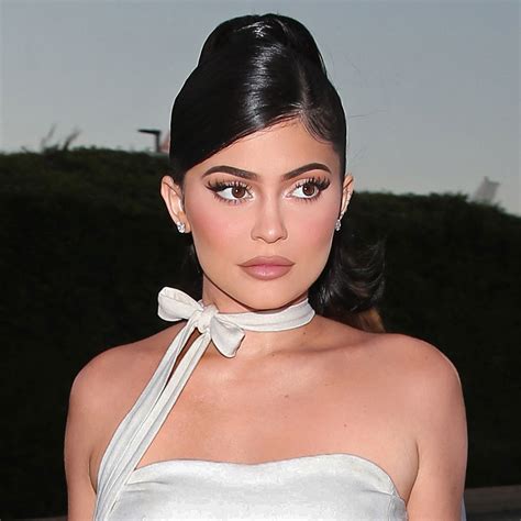 Kylie Jenner Embraces Her Natural Hair And Skin In Tiktok Makeup Tutorial