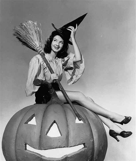 Pin On Vintage Halloween Costumes And Pin Ups