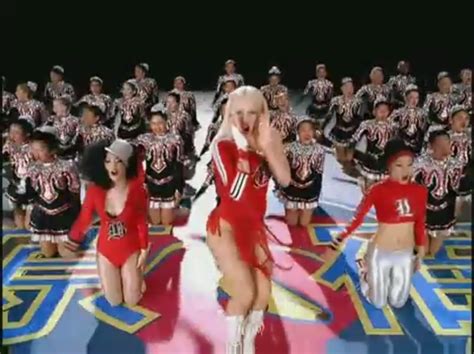 Hollaback Girl Music Video Gwen Stefani Image 27189726 Fanpop