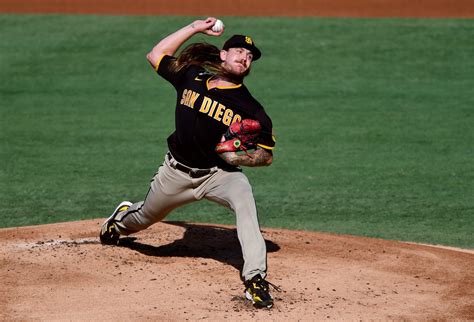 Padres: Mike Clevinger could reportedly return for NLDS