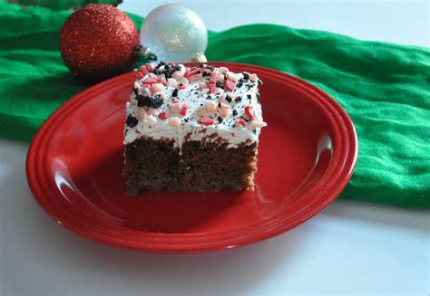 Everyone, young and old will love this adorable cake and the kids will be excited to help make it too! Christmas Poke Cake - Mommysavers | Mommysavers
