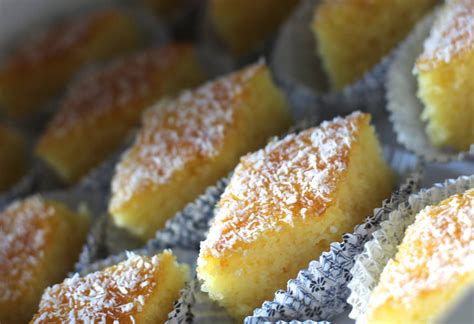 Die schüssel zum abkühlen in kaltes wasser stellen und alle 5 minuten gut verrühren, sonst formt sich ein fell. Griesmeel-vla cake | Ramadanrecepten.nl