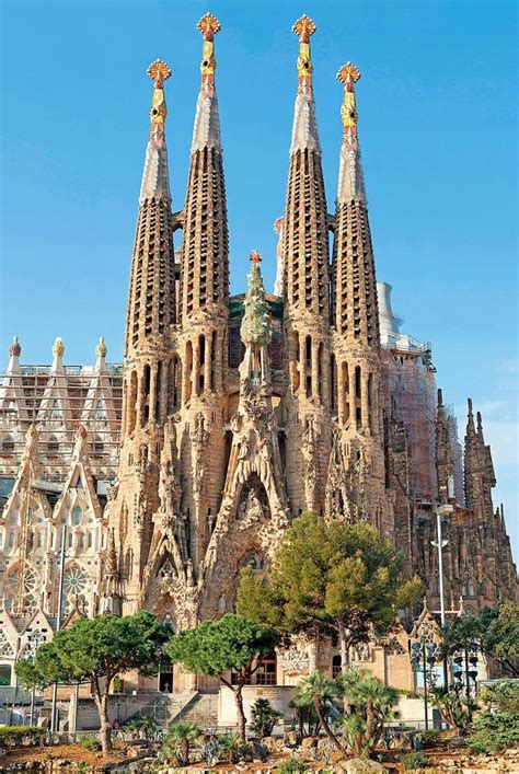 A Look At The Complete Works Of Antoni Gaudí Illustration De Paysage
