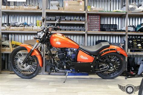 De jonge ingenieur harley kwam in 1909 met zijn eigen v twin een tweecilindermotor onder een hoek van 45 graden een motos harley davidson 125cc para carnets b y a1 el catálogo más completo. Johnny Pag finition noir disponible chez KS Motorcycles ...