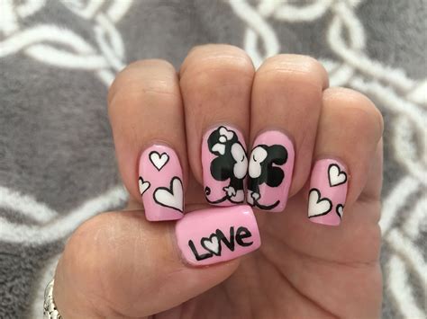 Kissing Disney Minnie And Mickey Gel Nails Cutenails Nails Nail