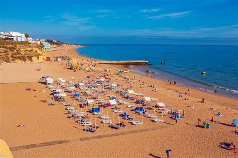 Appartementen ourasol/ouravista in albufeira in portugal bestaat uit 2 gezellige gebouwtjes vlakbij het strand en. ALBUFEIRA SYDLIG ALGARVE/PORTUGAL - MARS 10: Sikt Av Sen ...