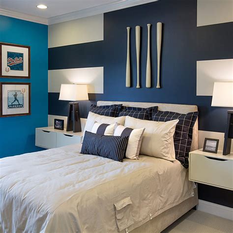 24 Ways To Decorate Bedroom Walls With Stripes