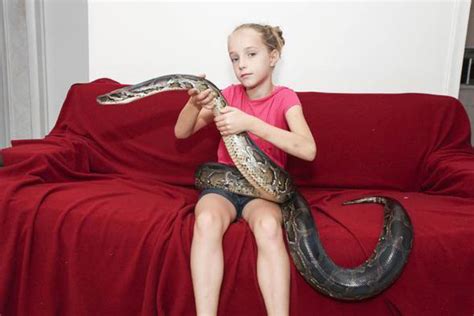 Brave Girl Who Lives With Anacondas And Pythons Is Snake Handler At