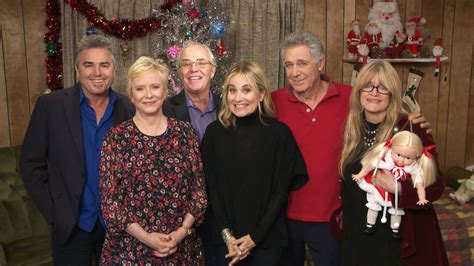 Watch The Cast Of The Brady Bunch Decorate For Hgtv Holiday Special