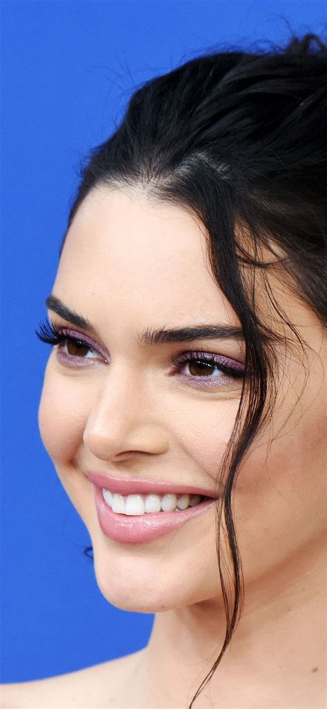 Hermosa Modelo Celebridad Sonrisa Kendall Jenner X Punto