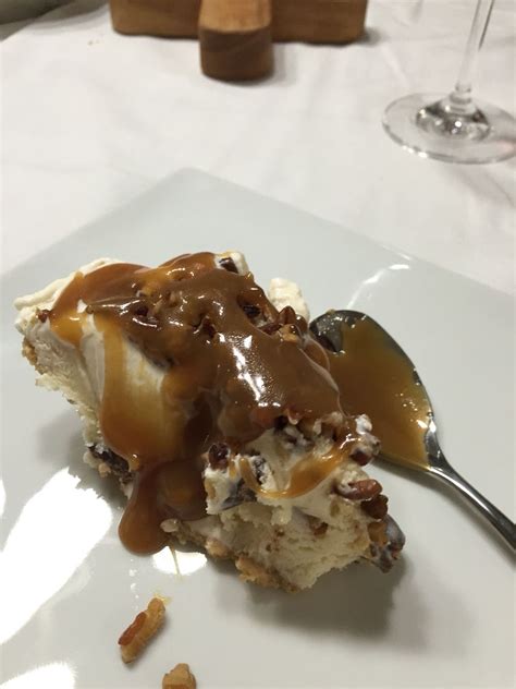 An apple pie with a crispy, crumbly topping and a big drizzle of gooey caramel sauce! Ice cream pie with caramel sauce- pioneer woman | Homemade ...
