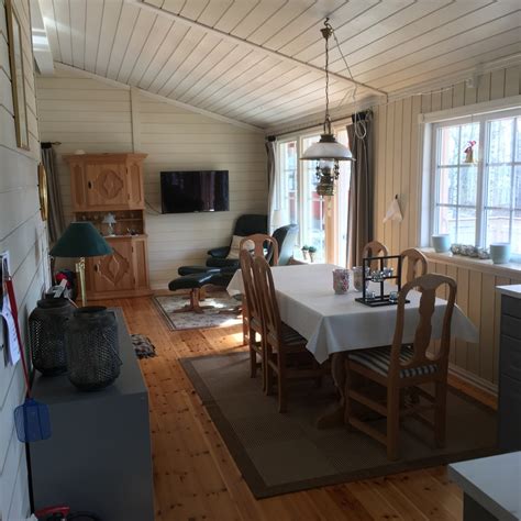 50. Familievennlig hytte med 4 soverom 70 m fra innsjø på Finnskogen