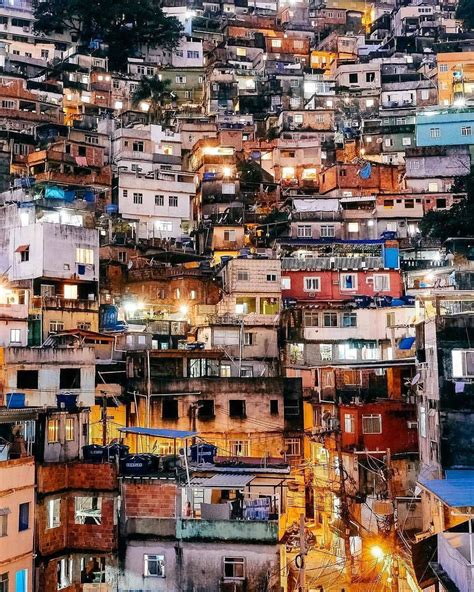 Favela Depois Do Escuro 🙏 ⠀ 📷 Foto Dmalikyar 📍 Rocinha Rio De Janeiro Riodejaneiro