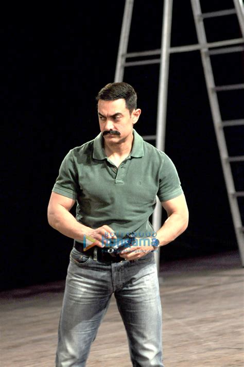 Aamir Khan On The Sets Of ‘cid Ansha Sayed Images Bollywood Hungama