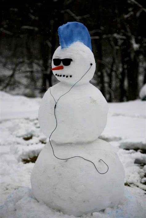 Just doin' what snowmen do best: 32 Crazy, Weird, Funny Snowmen | Pleated Jeans