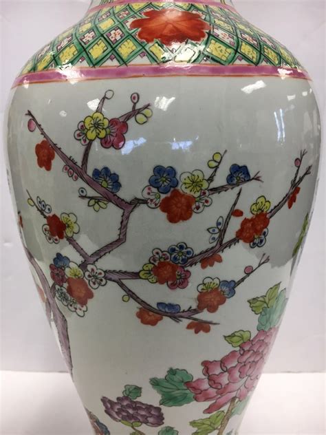 Chinese Asian Baluster Form Porcelain Vase With Intricate Painted