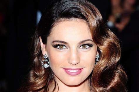 Kelly Brook Shows Off Her Curves In Figure Hugging Lace Irish Independent