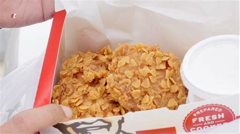 4 bbq crunch burgers for only r100. KCHUP MKAN: KFC NACHO CHEEZY CRUNCH - YouTube
