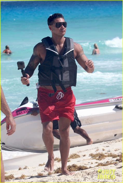 Photo Jersey Shore Pauly D Vinny Go Shirtless In Cancun 44 Photo 4260705 Just Jared