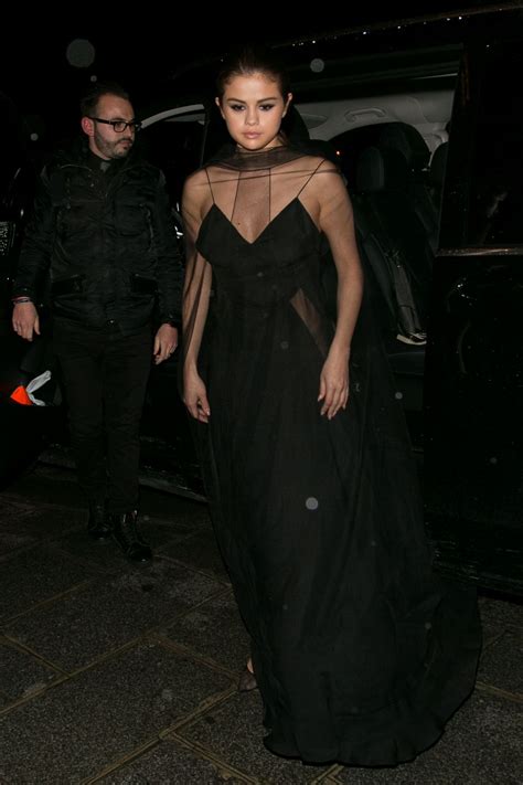 Selena Gomez Arrives At Louis Vuitton Dinner Party In Paris 03092016