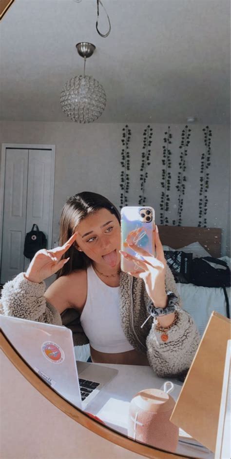 Naomishwartzer🌻 Cute Instagram Pictures Instagram Pose Girls Mirror
