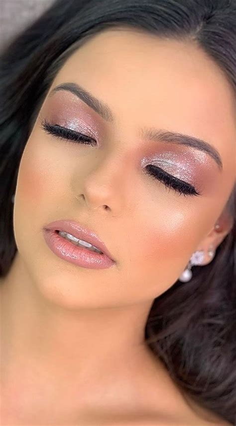 Incredibly Beautiful Soft Makeup Looks For Any Occasion Shimmery