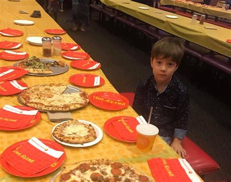 Kid Invited 32 People To Pizza Party And Nobody Comes Whats Trending