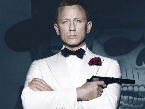 Daniel Craig Channels Classic Bond In New Spectre Poster Hollywood