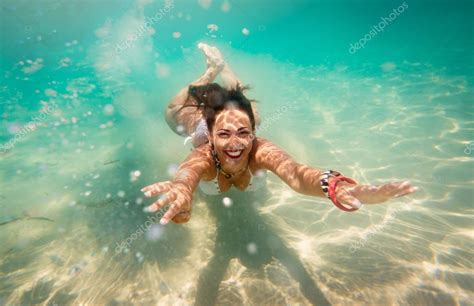 Beautiful Young Woman Diving Underwater Sea — Stock Photo