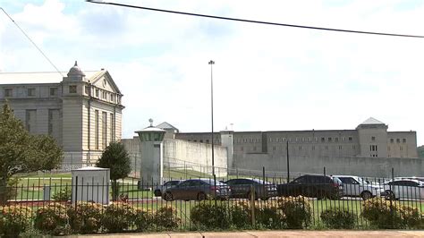 Atlanta Federal Penitentiary Employee Found Dead Tested Positive For