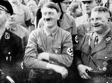 Adolf Hitler ZemŘel V 56 Letech A Vypadal StaŘe Záhada Jeho Smrti Byla