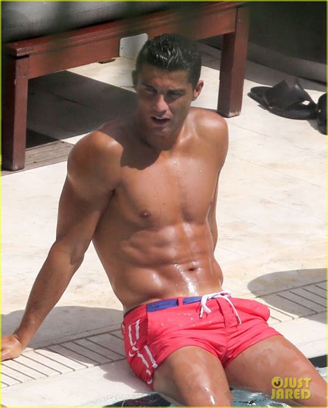 Cristiano Ronaldo Continues His Shirtless Miami Vacation Photo