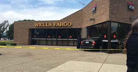 Car Crashes Into Entrance Of Wells Fargo Bank In St Cloud